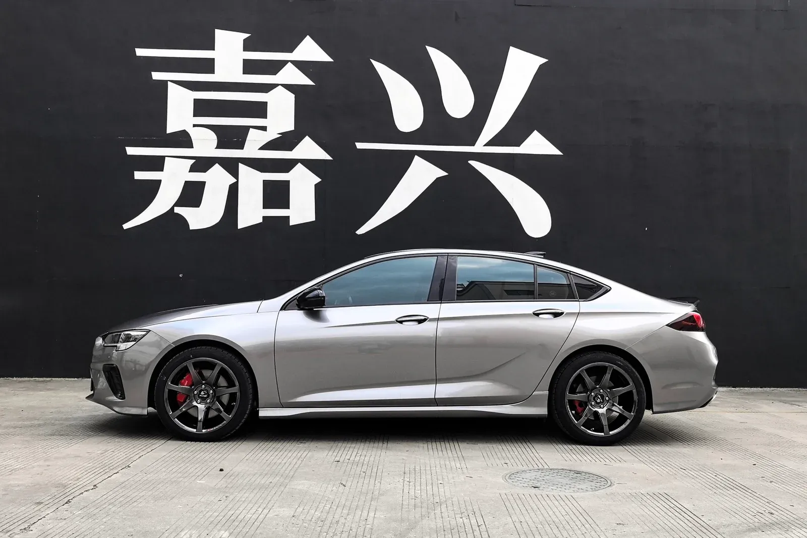 别克君威GS搭载MAKSTTON FG MR7 MONO 19寸轮毂实拍图