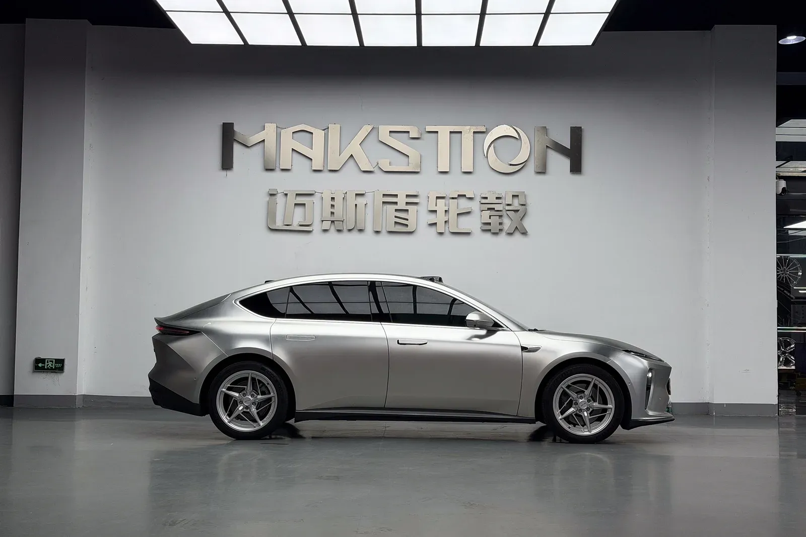蔚来ET5改装MAKSTTON FG LURK519寸轮毂实拍图