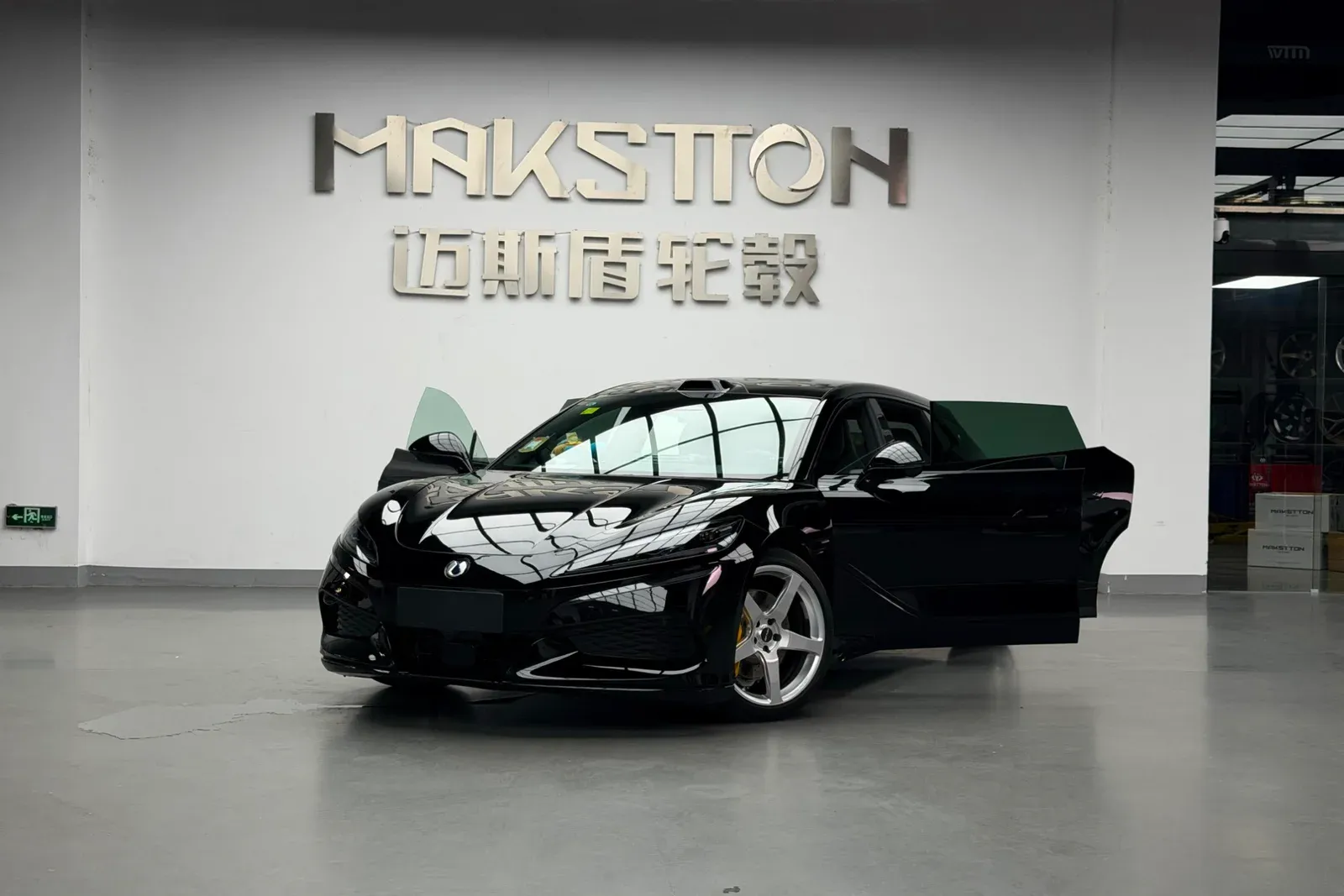 腾势Z9GT改装前MAKSTTON FG MR5 / 后MAKSTTON FG MR621寸轮毂实拍图（第3张）