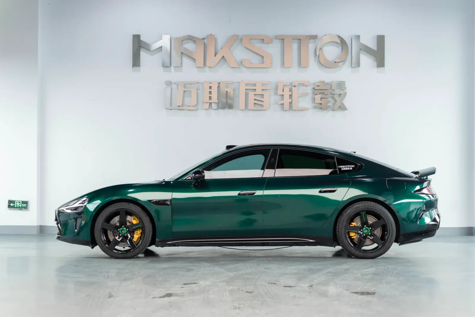 小米SU7改装前MAKSTTON FG RE05 / 后MAKSTTON FG RE05L20寸轮毂实拍图