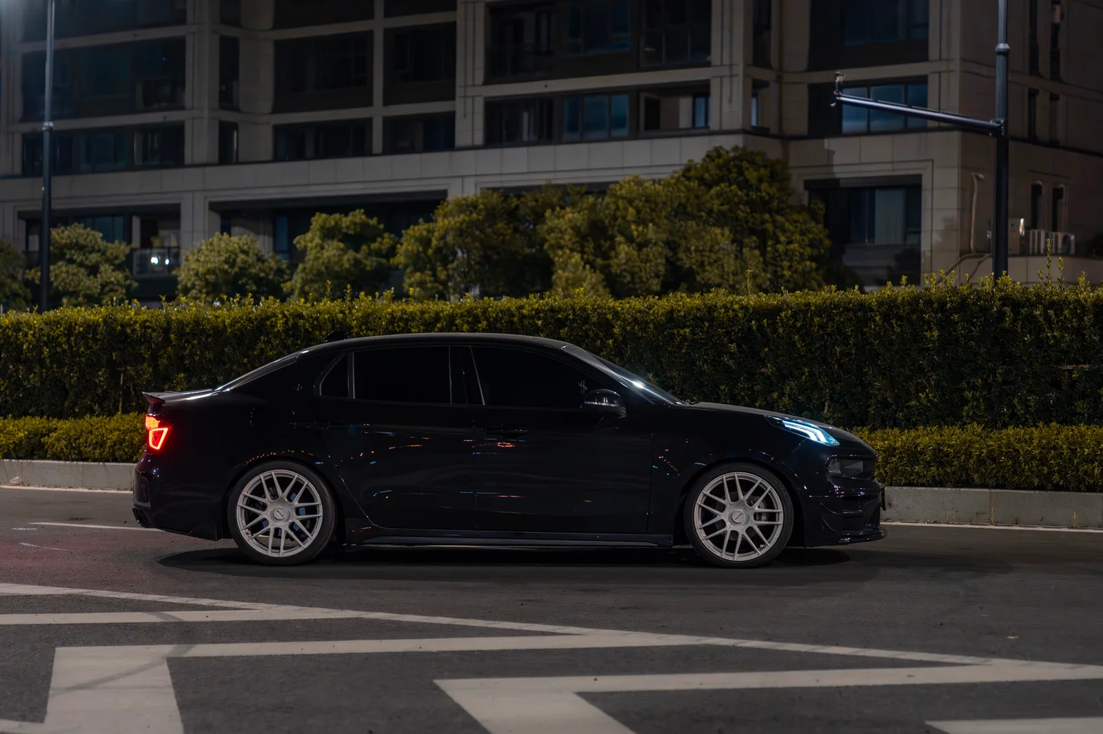 领克03搭载MAKSTTON FF CK70CE 19寸轮毂实拍图