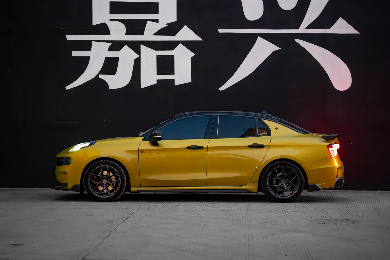 领克03搭载MAKSTTON FF FK07 18寸轮毂实拍图