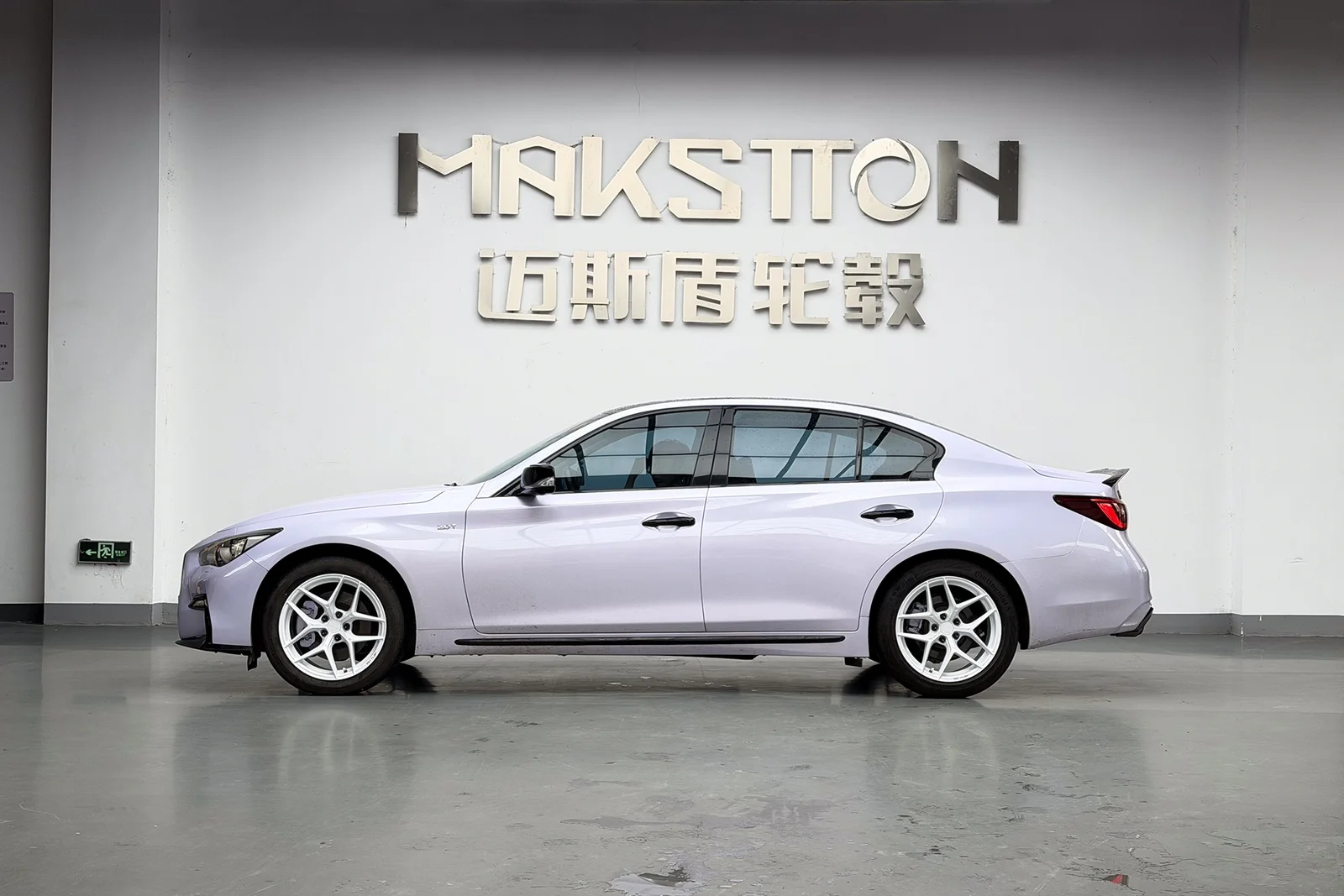 英菲尼迪Q50L搭载MAKSTTON FF FK07 18寸轮毂实拍图