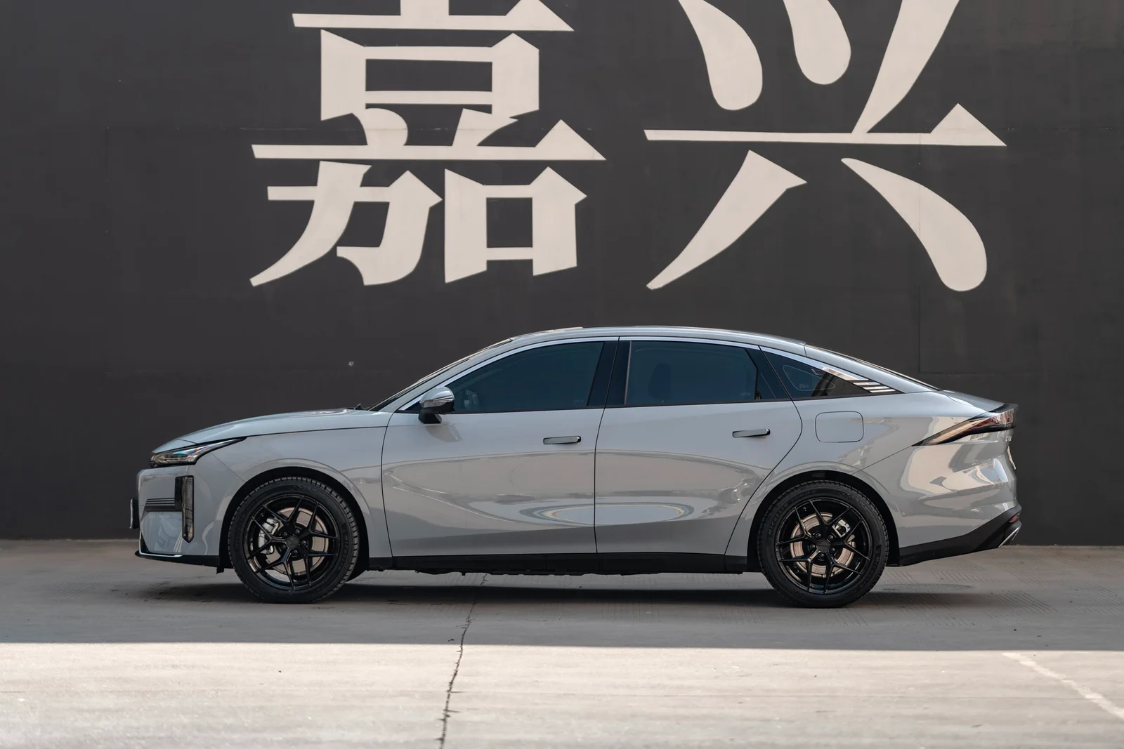 吉利银河L6搭载MAKSTTON FF FK07 18寸轮毂实拍图