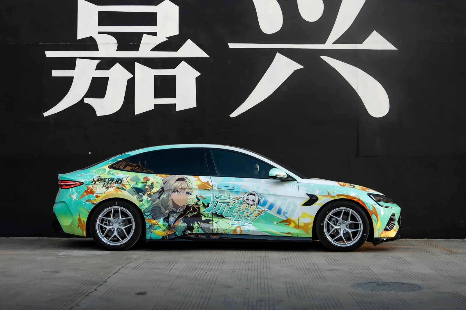 比亚迪海豹EV搭载MAKSTTON FF FK07 18寸轮毂实拍图