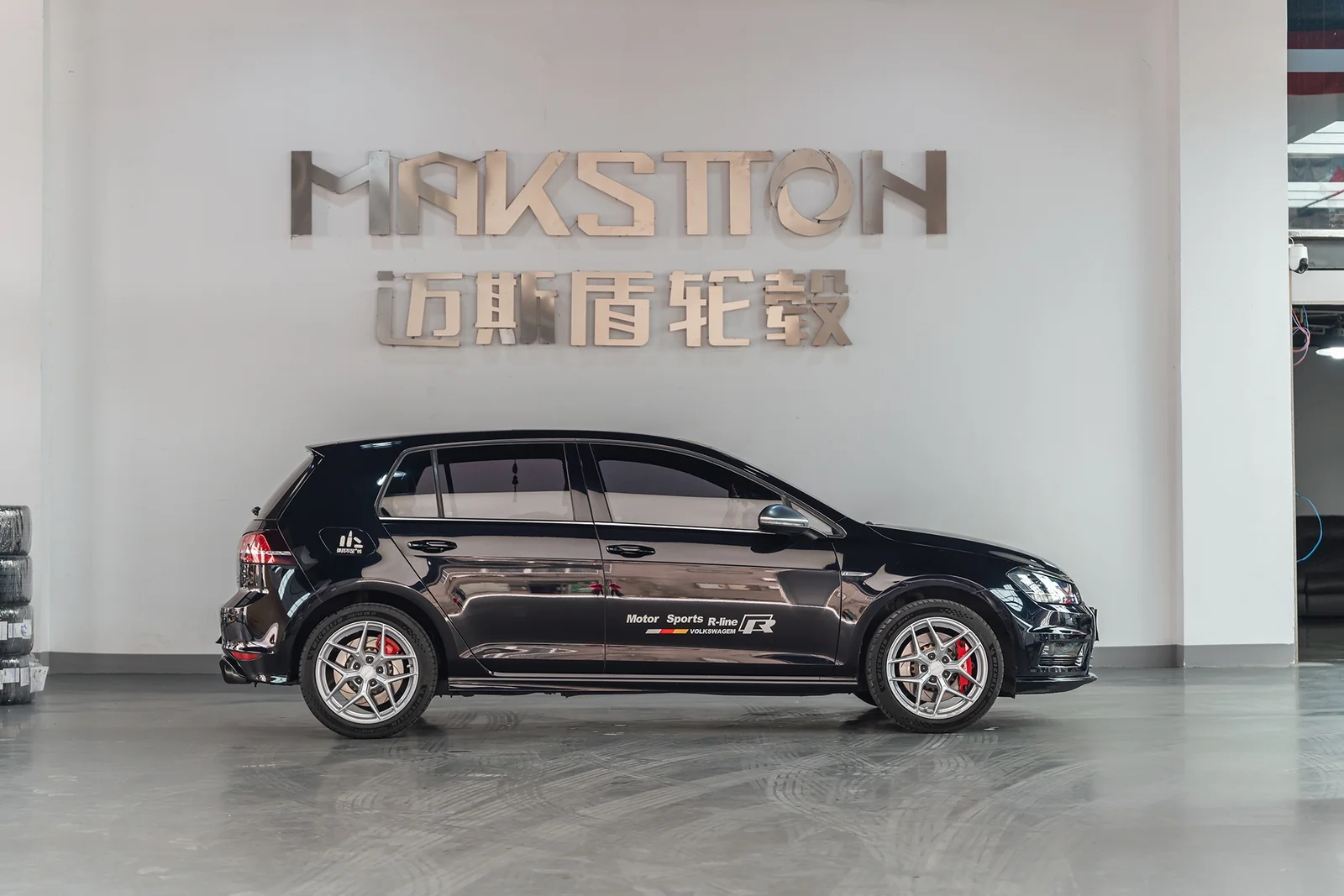 大众高尔夫七代搭载MAKSTTON FF FK07 17寸轮毂实拍图