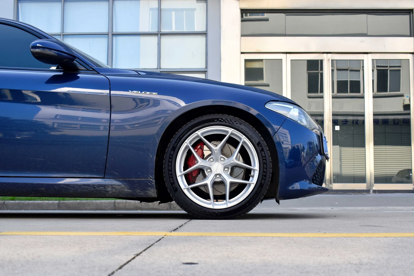 阿尔法罗密欧朱丽叶 · FF FK07 轮毂装车实拍，第5张
