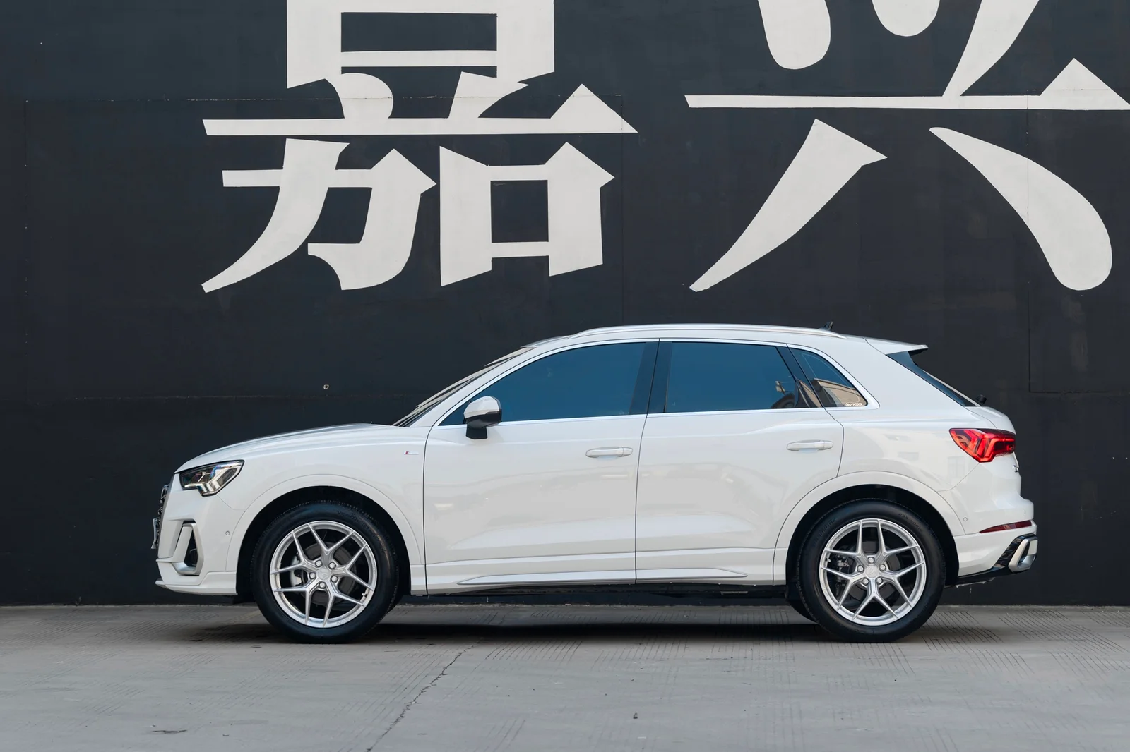 奥迪Q3搭载MAKSTTON FF FK07 19寸轮毂实拍图
