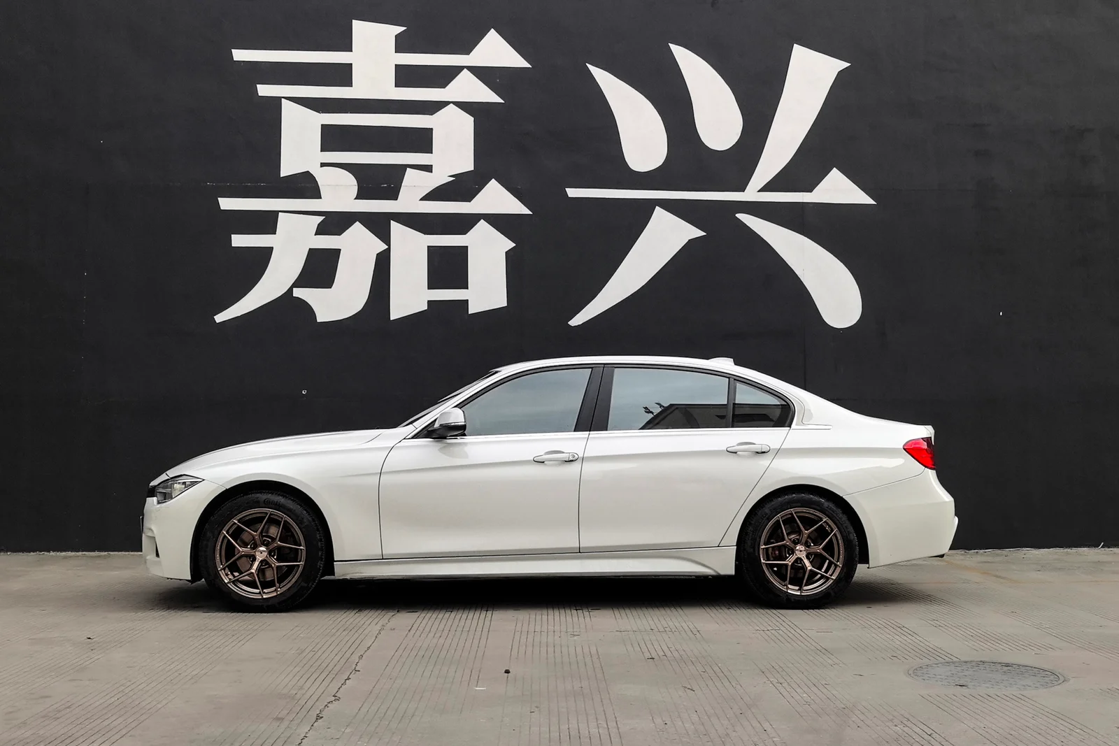 宝马328搭载MAKSTTON FF FK07 17寸轮毂实拍图