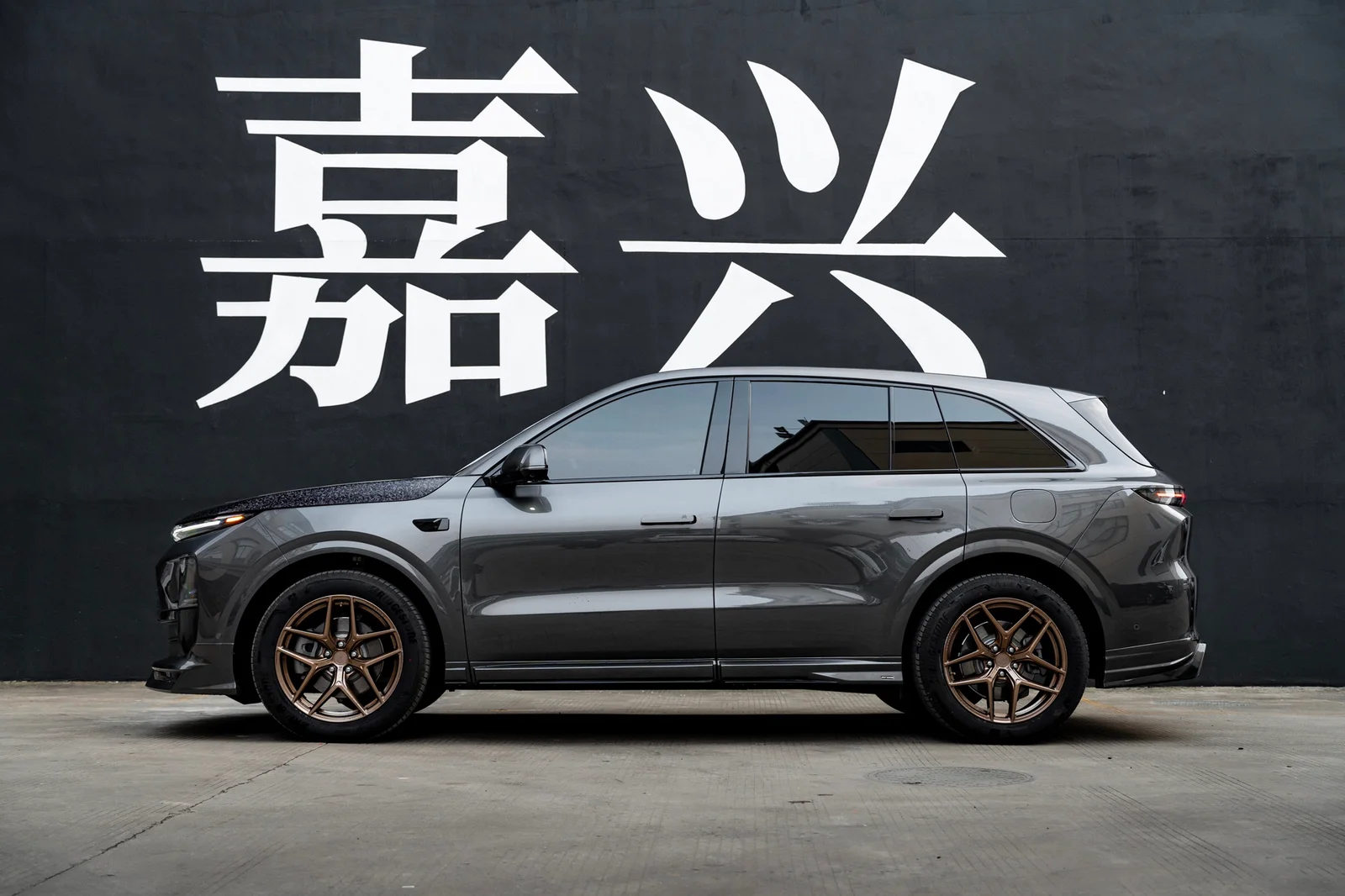 理想L6搭载MAKSTTON FF FK07T 20寸轮毂实拍图
