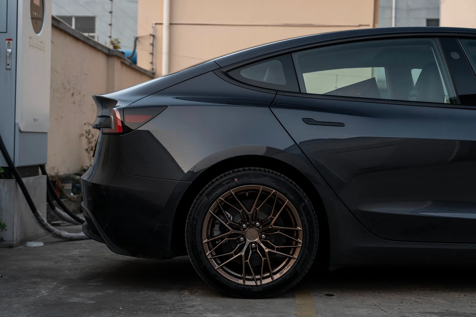 特斯拉Model3焕新版改装MAKSTTON FF FK0818寸轮毂实拍图（第4张）