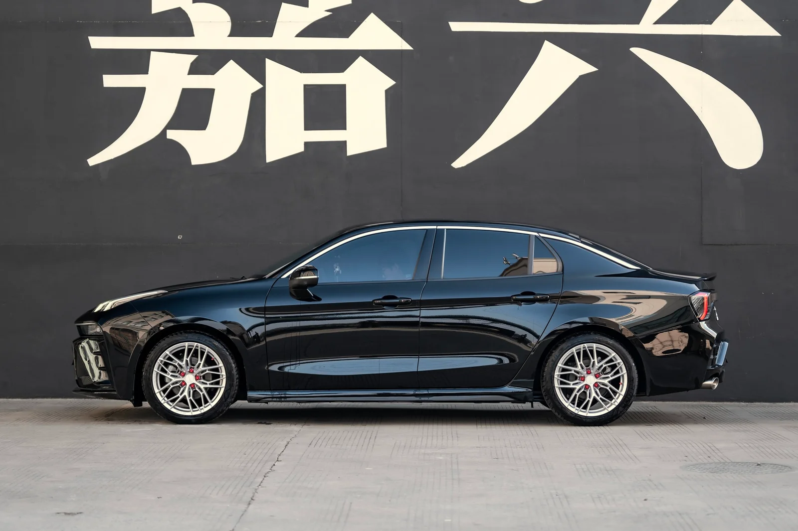 新领克03搭载MAKSTTON FF FK08 18寸轮毂实拍图