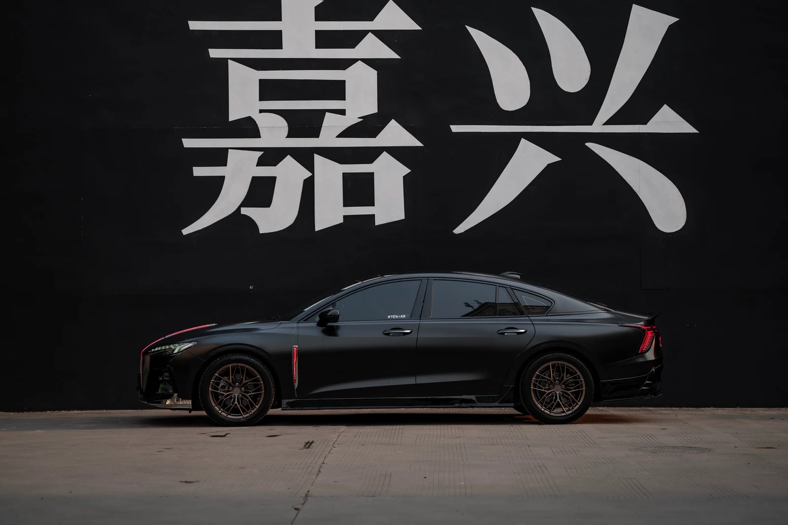 红旗H6搭载MAKSTTON FF FK08 18寸轮毂实拍图