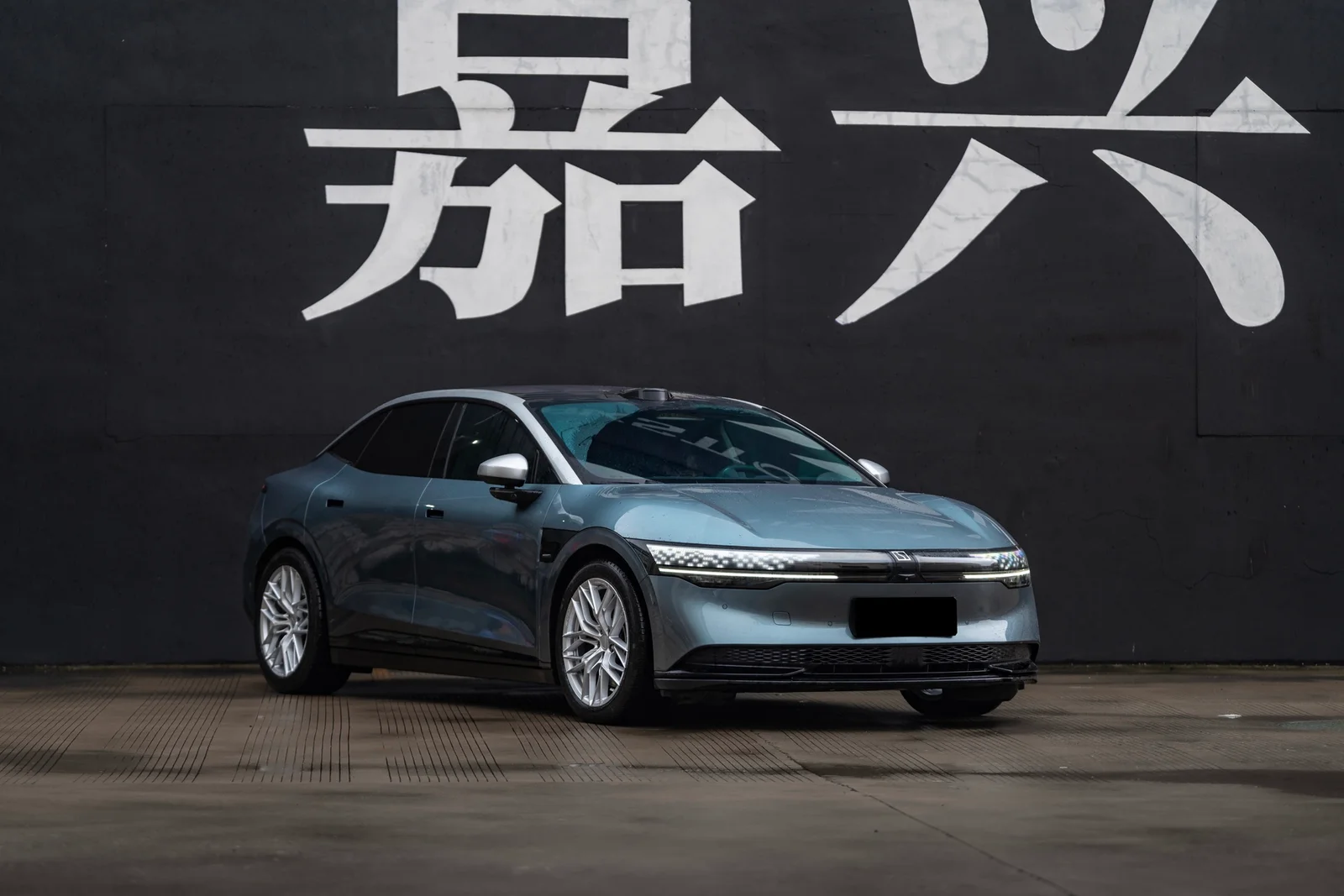 极氪007搭载MAKSTTON FF FK08 19寸轮毂实拍图
