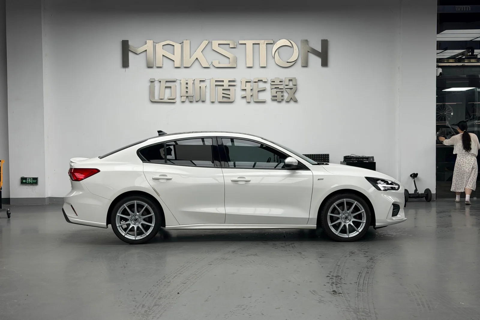 福特福克斯改装MAKSTTON FF FK7518寸轮毂实拍图