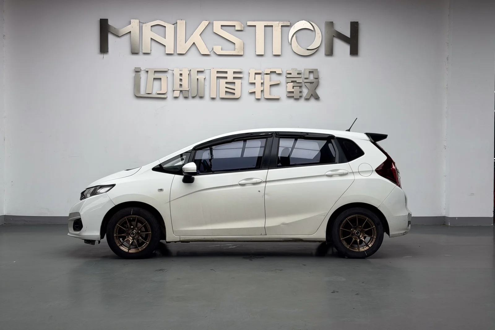 本田飞度搭载MAKSTTON FF FK75S 15寸轮毂实拍图