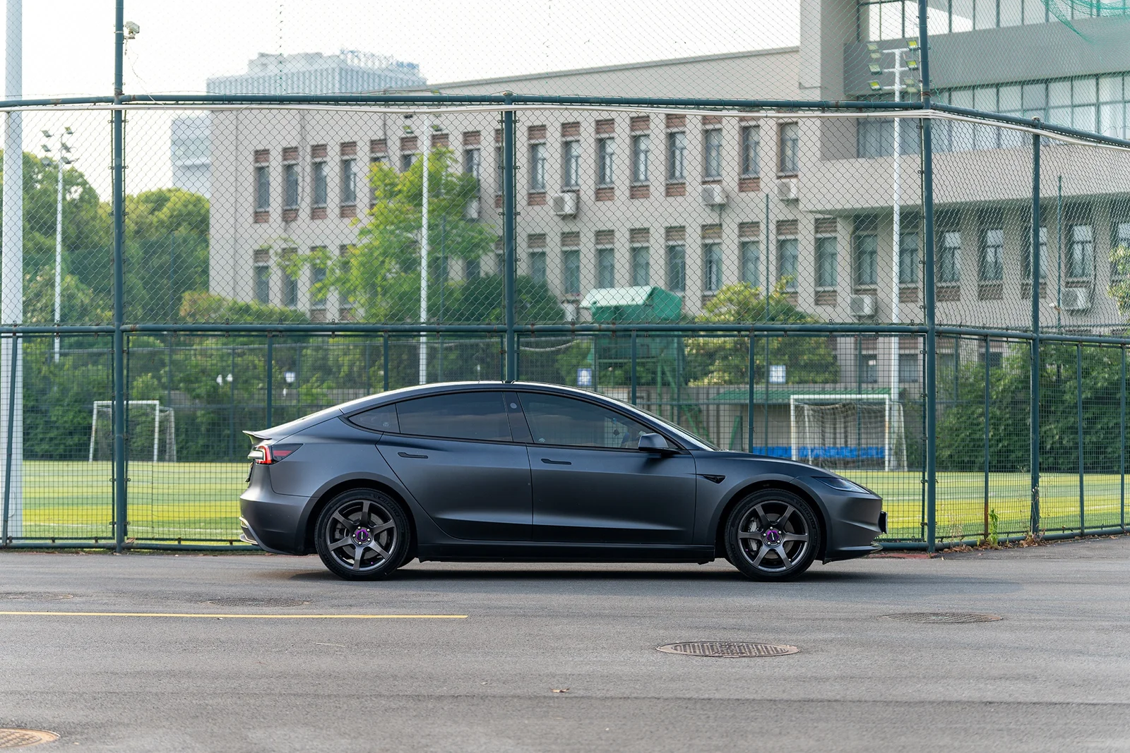 特斯拉Model3焕新版改装MAKSTTON FF MR618寸轮毂实拍图