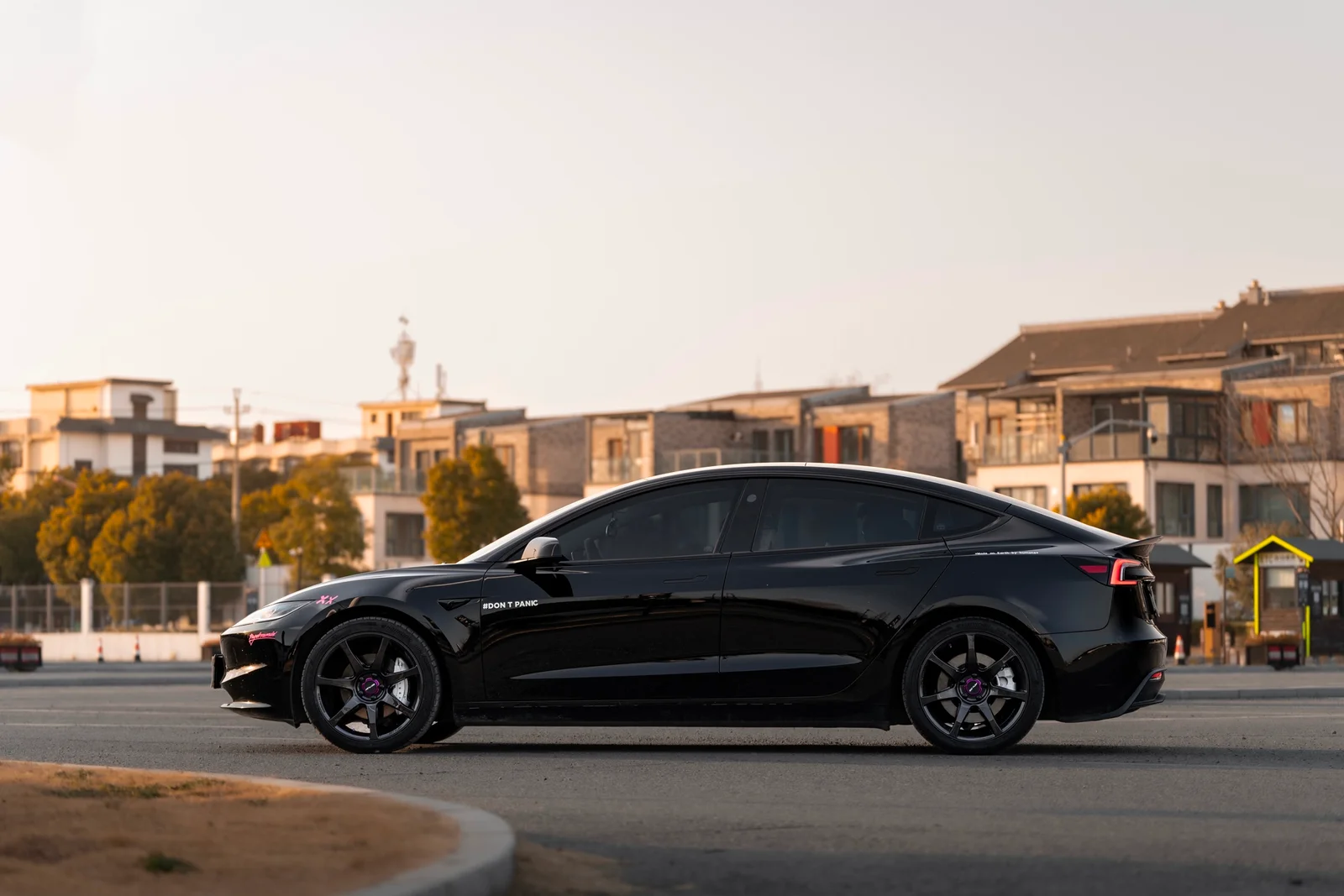 特斯拉Model3焕新版改装MAKSTTON FF MR719寸轮毂实拍图