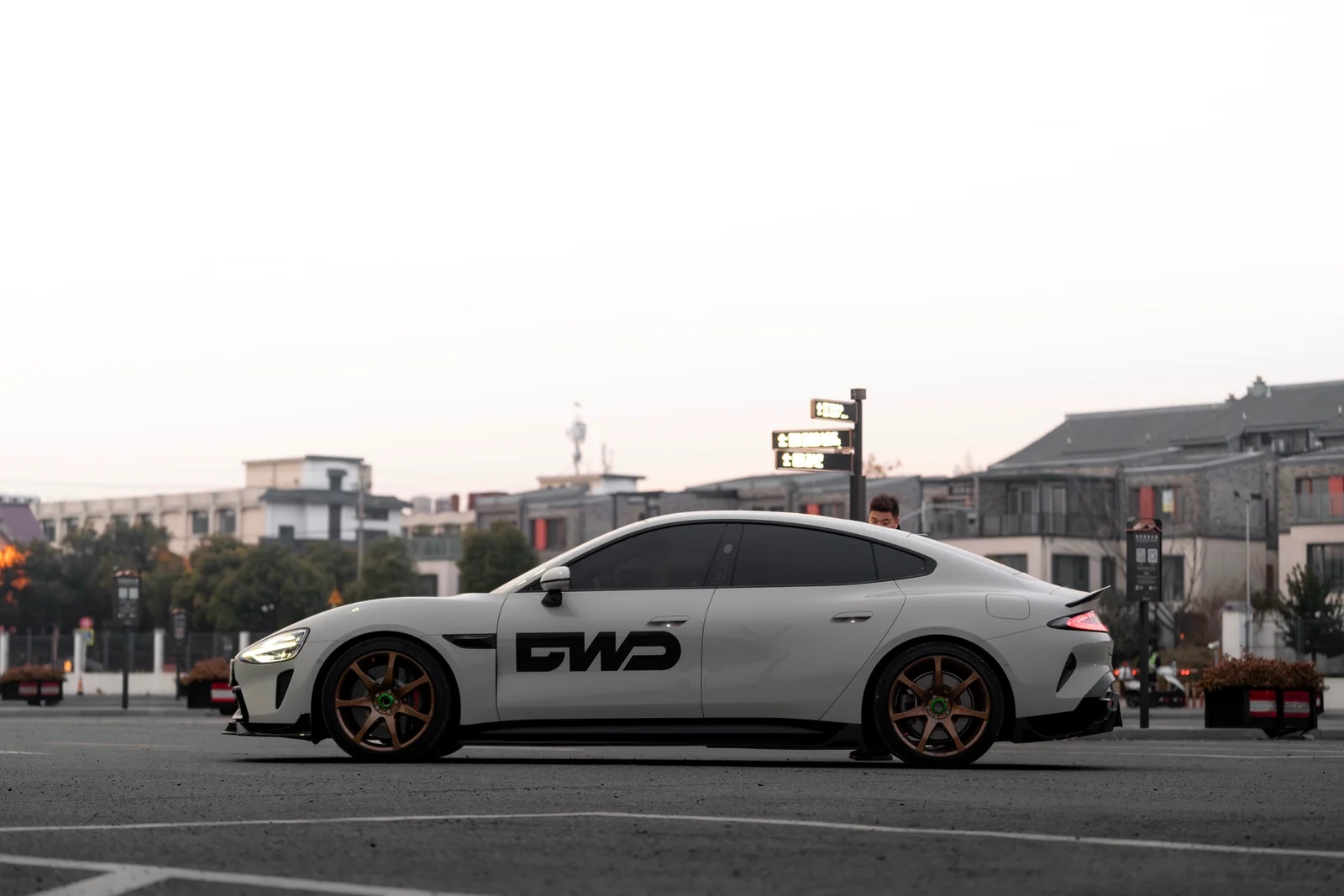 小米SU7 · FF MR7 轮毂装车实拍，第1张