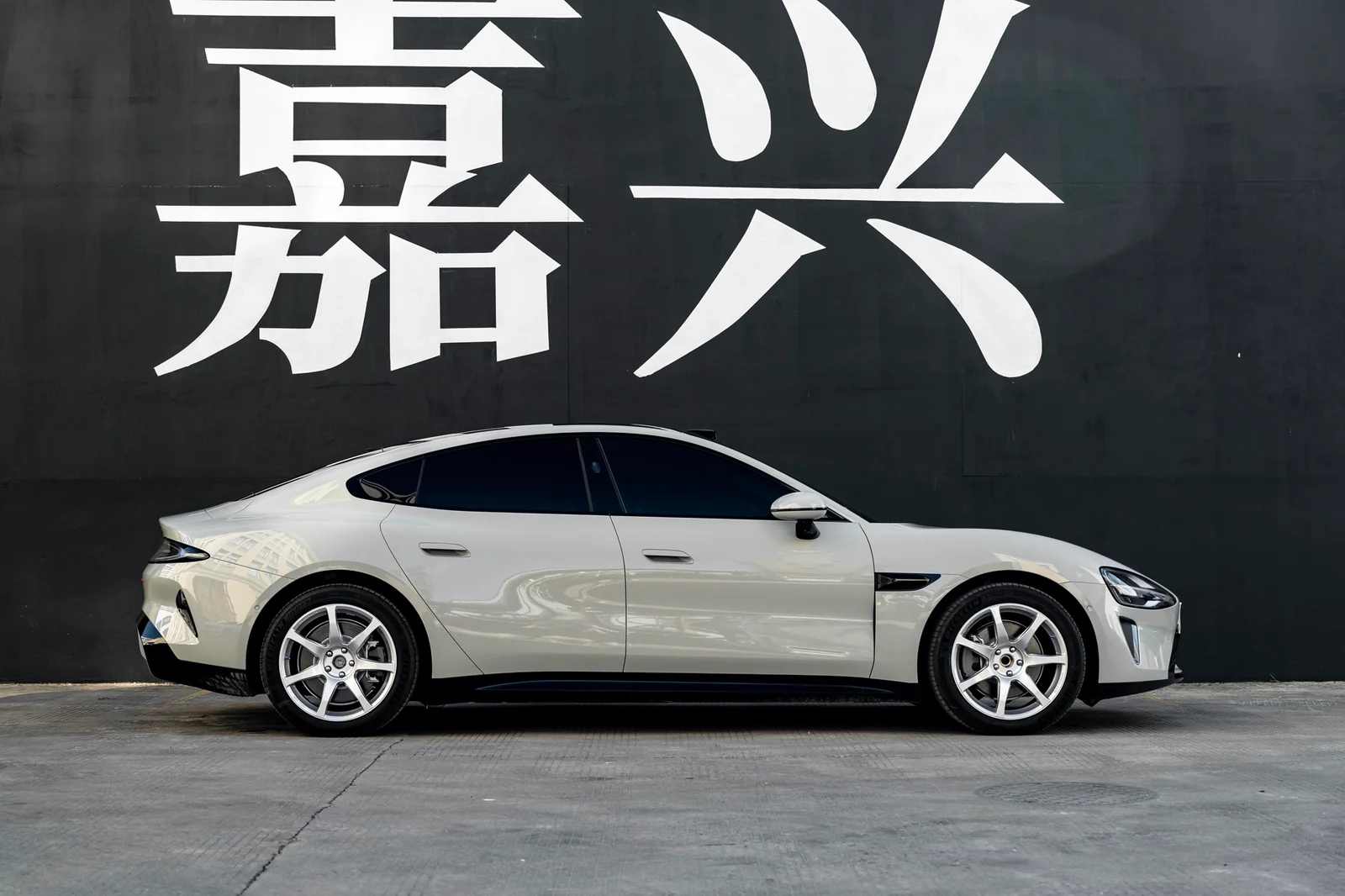 小米SU7 · FF MR7 轮毂装车实拍，第1张