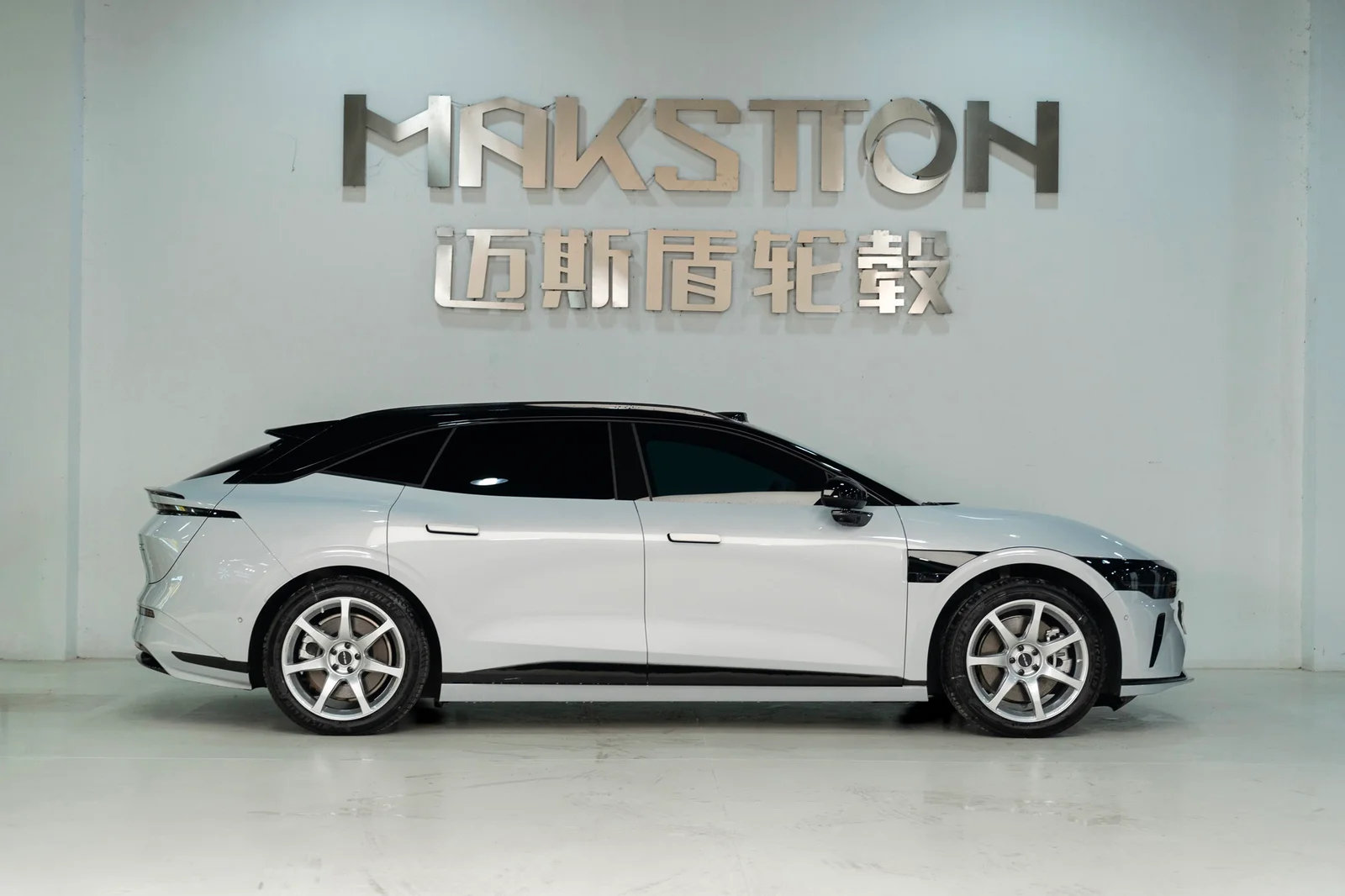 极氪007GT搭载MAKSTTON FF MR7 19寸轮毂实拍图