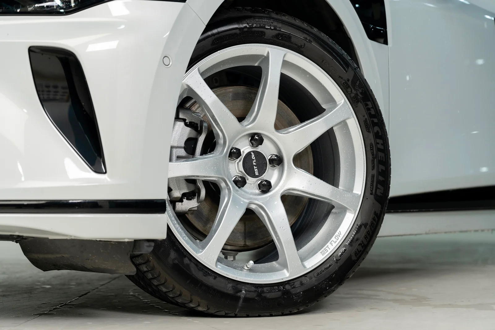 极氪007GT · FF MR7 轮毂装车实拍，第6张