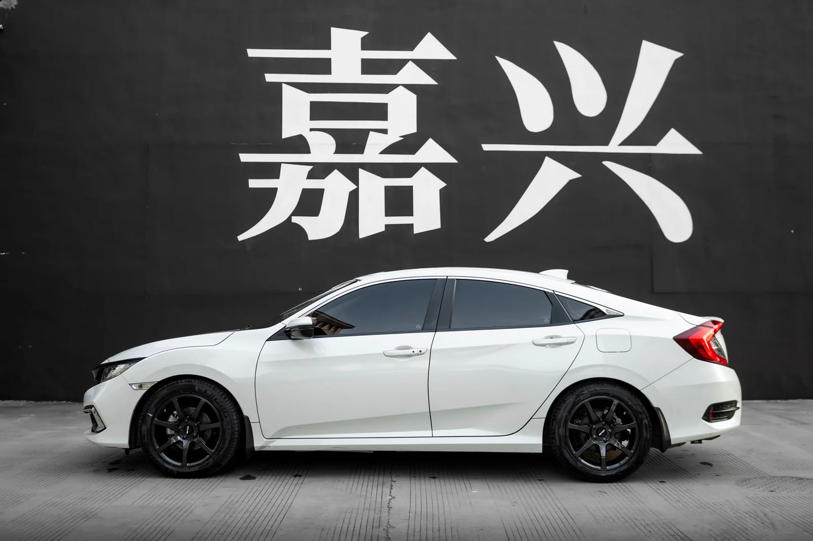 本田十代思域搭载MAKSTTON FF MR7 17寸轮毂实拍图