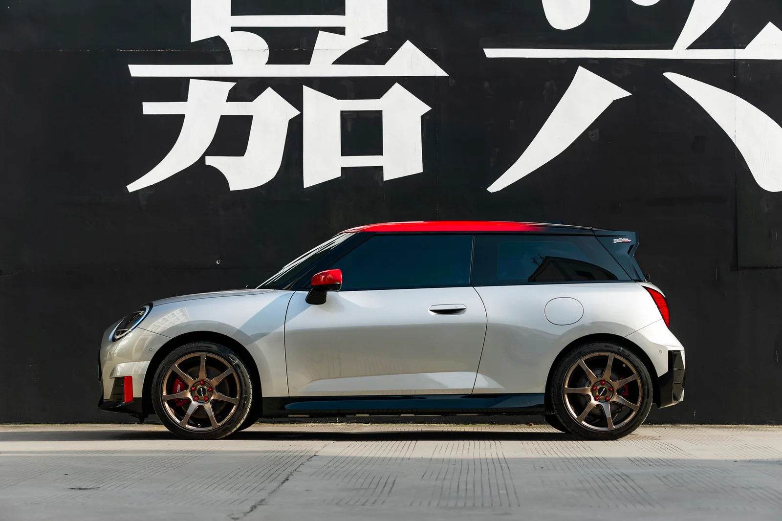 电动MINI JCW · FF MR7 轮毂装车实拍，第1张