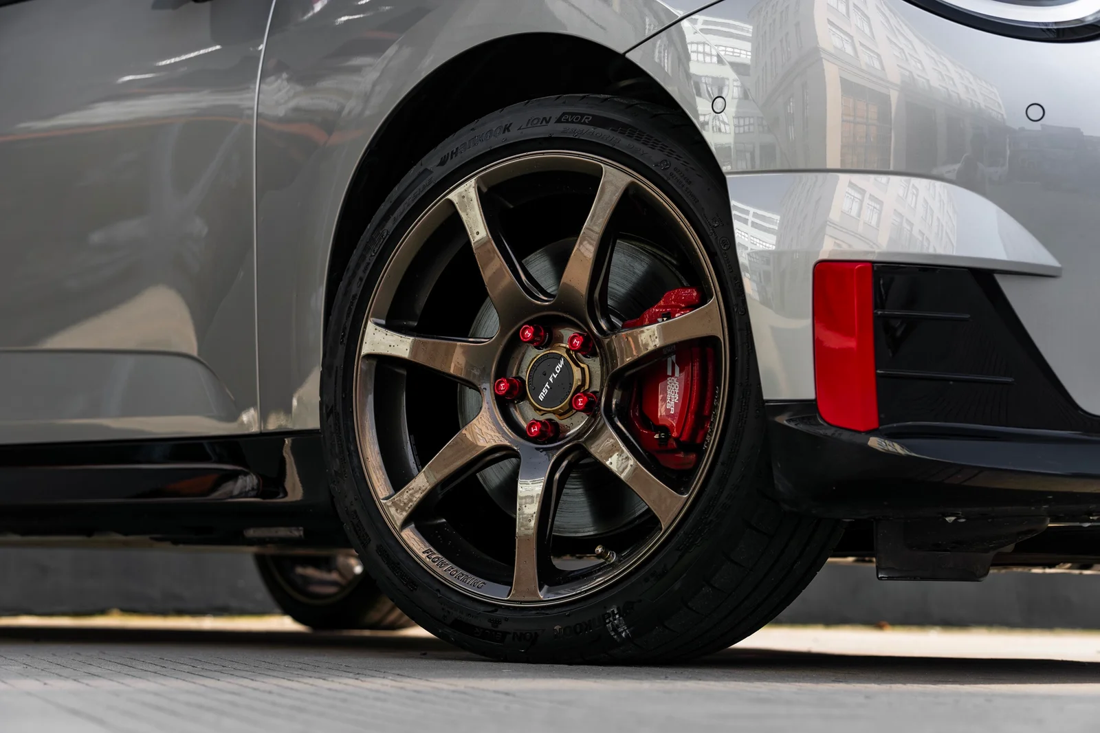 电动MINI JCW · FF MR7 轮毂装车实拍，第6张